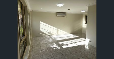 Walk to railway station - Photo 2