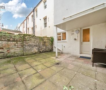 4 bedroom terraced house to rent - Photo 1