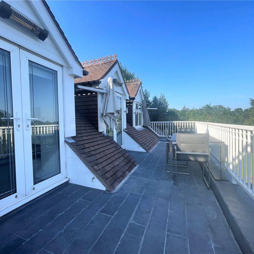 The Ridgeway, Potters Bar - Photo 1