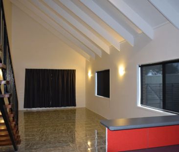 Large home within walking distance to water - Photo 2