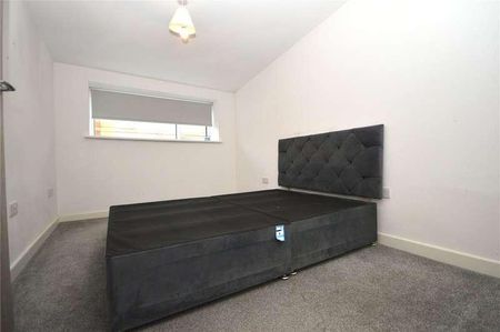 Hunters House, Edgeware Road, Swindon, SN1 - Photo 2