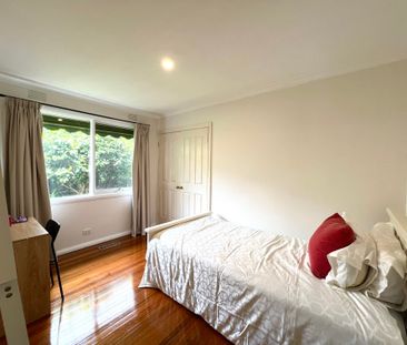 Blackburn North - Photo 2