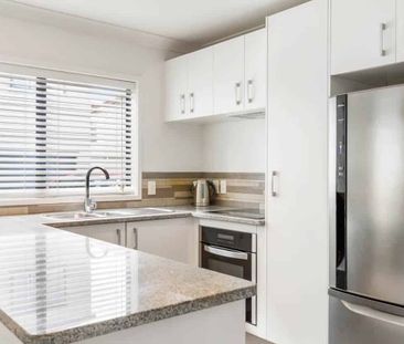 Welcome Home to Contemporary Comfort in Mount ... - Photo 4
