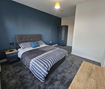 Tonge Moor Road, Bolton - Photo 5