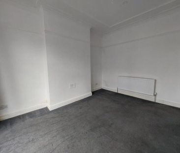 4 bedroom terraced house to rent - Photo 6
