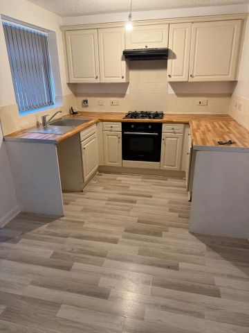 3 Bed Semi-Detached House, Cole Street, M40 - Photo 4