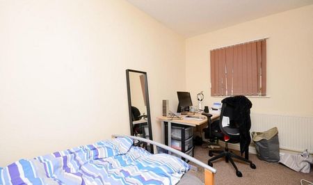 Modern 5-bedroom student property - Photo 3