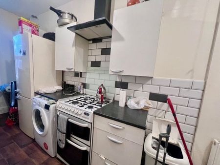 Holdenhurst Road, BH8 8AX, Bournemouth - Photo 4