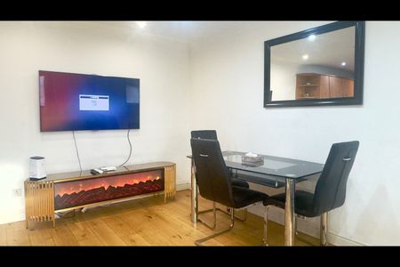 2 Bed Flat, Sullivan Court, SW5 - Photo 5