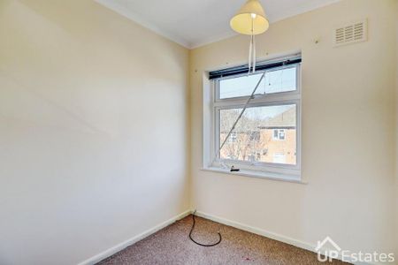 3 bedroom end of terrace house to rent - Photo 5
