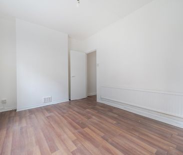 3 bedroom flat to rent - Photo 3