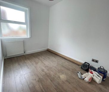 5 bedroom semi-detached house to rent - Photo 1