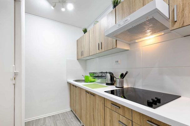 Warszawa, Śródmieście, Miła - Photo 1