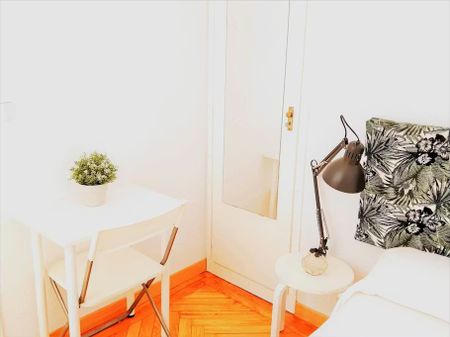 Calle del Pez Volador, Madrid, Community of Madrid 28007 - Photo 3