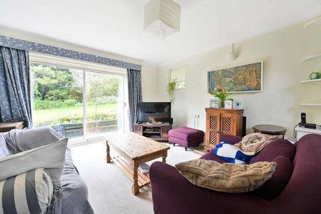 Merrow Chase, Merrow, GU1 - Photo 2