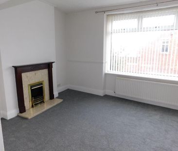 3 bedroom end of terrace house to rent - Photo 5