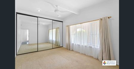 4-Bedroom home with resort style pool - Photo 3
