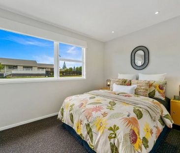 Live the Waikanae Beach life - Photo 6