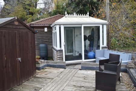 2 bedroom detached bungalow to rent - Photo 2