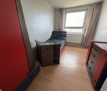 3 bedroom flat to rent - Photo 2