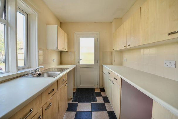 3 bedroom semi-detached house to rent - Photo 1