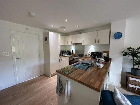 2 bedroom semi-detached house to rent - Photo 3