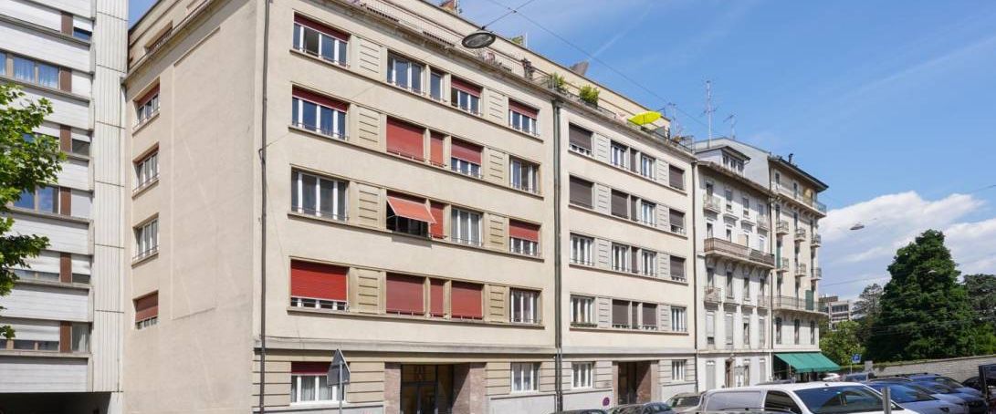 Appartement de 3 pièces au 6ème étage en attique dans un immeuble avec ascenseur. - Photo 1