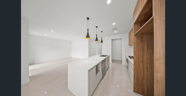 Stunning Duplex Home with Ducted Air & Alfresco - Photo 1