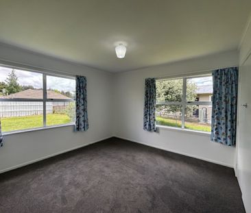 Available NOW - 3 Bedrooms School Zone, Recently Renovated - Photo 4