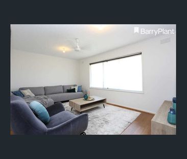 FAMILY HOME IN GREAT LOCATION! - Photo 1