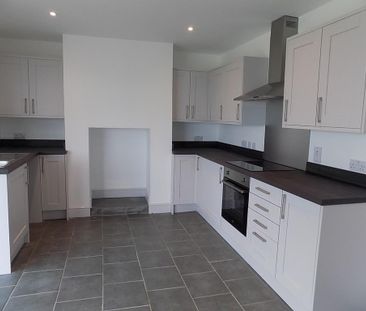 3 bedroom semi-detached house to rent - Photo 4