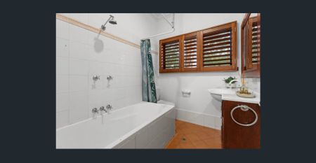 Beautiful Cosy Family Home - Photo 5