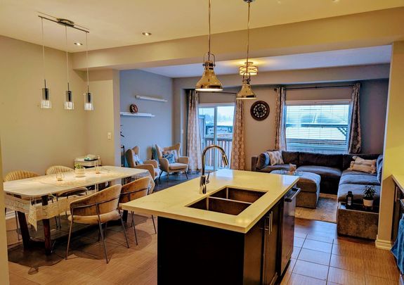 For Lease - 137 Lormont Boulevard, Hamilton, Ontario - Photo 1