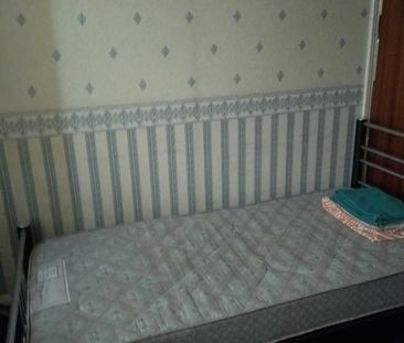 3 Bed Semi-Detached House, Lilac Road, SO16 - Photo 2
