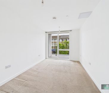 The Broadway, Crawley - Photo 6