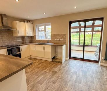 3 bedroom semi-detached house to rent - Photo 5