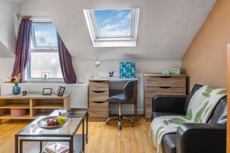 3 MOOR VIEW Leeds - LS6 1AQ - Photo 3