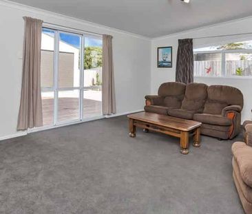 Tidy 3 bedroom home in best location in OTP. - Photo 3