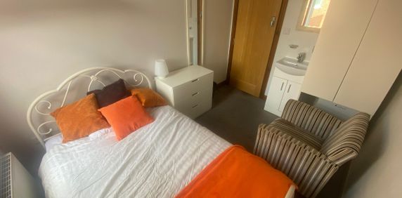 4 bed house share to rent in Eglesfield Road, South Shields, NE33 - Photo 2