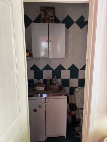 Titre : Local à louer de 57,41 m² à Suresnes - Photo 5