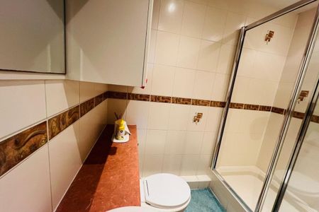 Downside Close - Photo 2