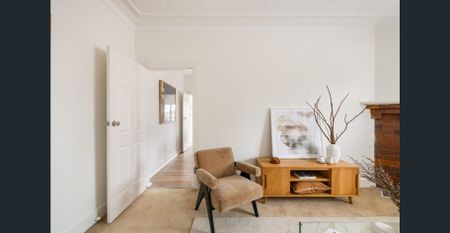 Elevated Art Deco beauty / premier east-side location - Photo 3