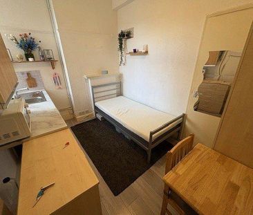 Studio to rent - Photo 2