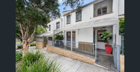 Beautiful 3 bedroom family home (access via Allen Street) - Photo 2