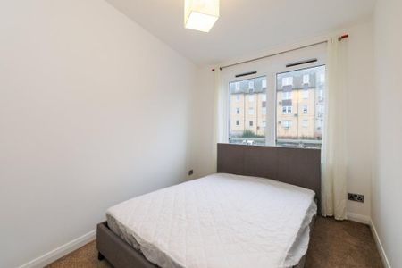 3 bedroom flat to rent - Photo 5