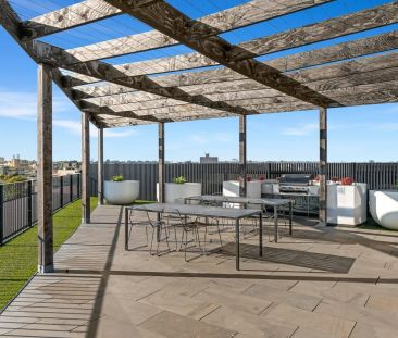 Light-Filled and Chic Bayside Living with Rooftop Oasis! - Photo 4