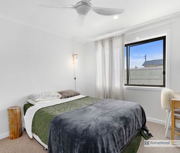 Beachside lifestyle with tropical oasis - Photo 2