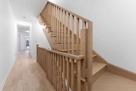 For Lease - 3 Crown Gate, Oakville, Ontario - Photo 5