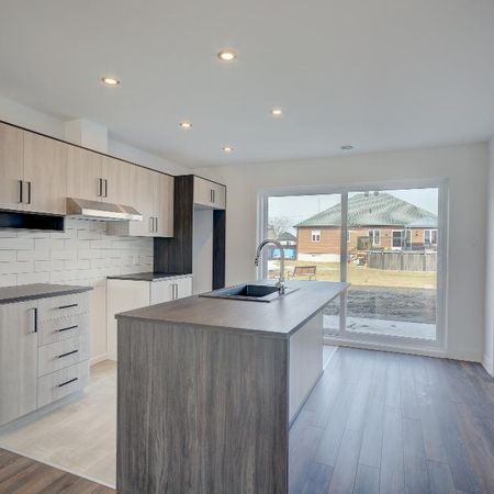 Superbe 5 ½ sur deux étages, style maison de ville! - Photo 3
