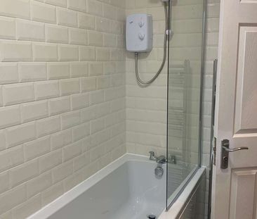 Co-Operative Street Room 1 - Photo 3